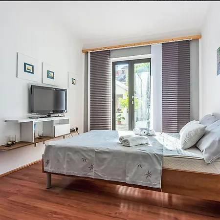 Deleut By Interhome
